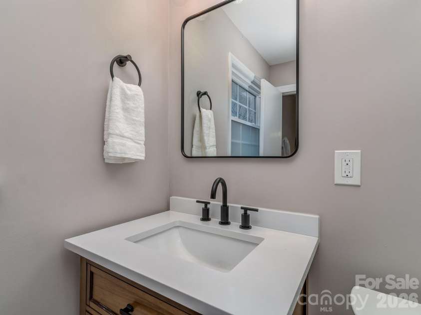6624 Sunview Drive, Charlotte, NC 28210.  MLS# CAR4348942, YatesRealty ID 6101. 
