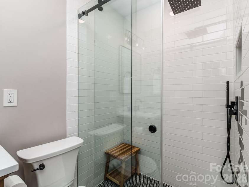 6624 Sunview Drive, Charlotte, NC 28210.  MLS# CAR4348942, YatesRealty ID 6101. 