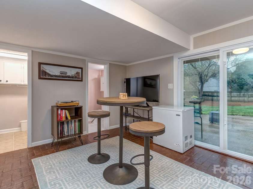 6624 Sunview Drive, Charlotte, NC 28210.  MLS# CAR4348942, YatesRealty ID 6101. 