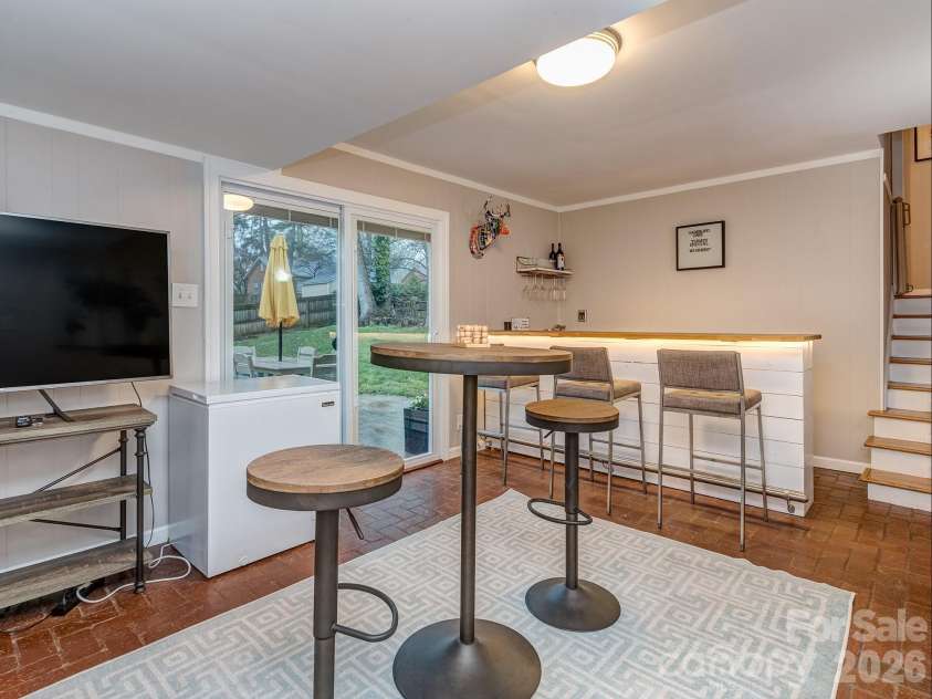 6624 Sunview Drive, Charlotte, NC 28210.  MLS# CAR4348942, YatesRealty ID 6101. 