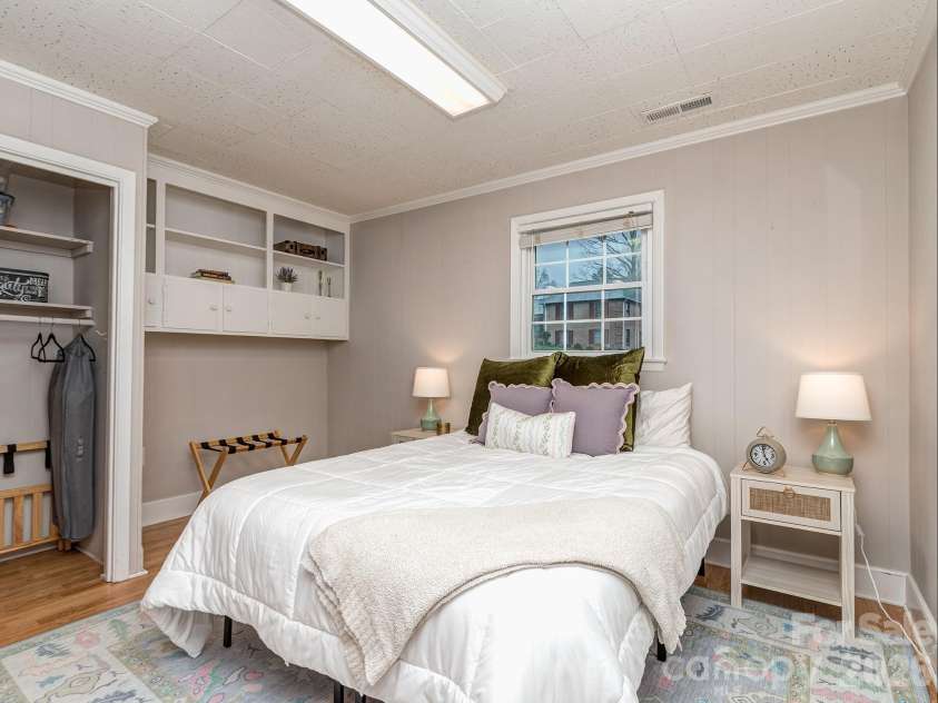 6624 Sunview Drive, Charlotte, NC 28210.  MLS# CAR4348942, YatesRealty ID 6101. 