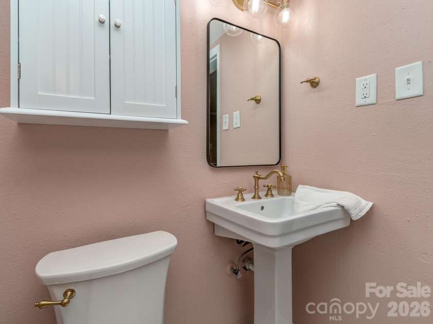 6624 Sunview Drive, Charlotte, NC 28210.  MLS# CAR4348942, YatesRealty ID 6101. 