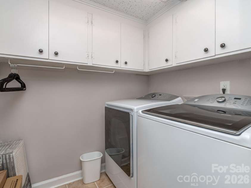 6624 Sunview Drive, Charlotte, NC 28210.  MLS# CAR4348942, YatesRealty ID 6101. 