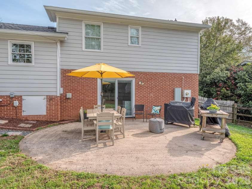 6624 Sunview Drive, Charlotte, NC 28210.  MLS# CAR4348942, YatesRealty ID 6101. 
