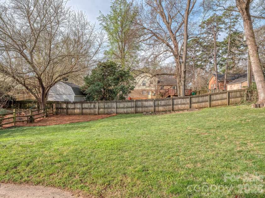 6624 Sunview Drive, Charlotte, NC 28210.  MLS# CAR4348942, YatesRealty ID 6101. 