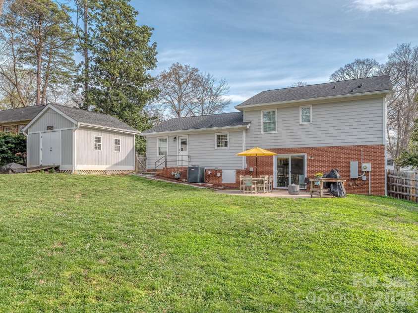 6624 Sunview Drive, Charlotte, NC 28210.  MLS# CAR4348942, YatesRealty ID 6101. 