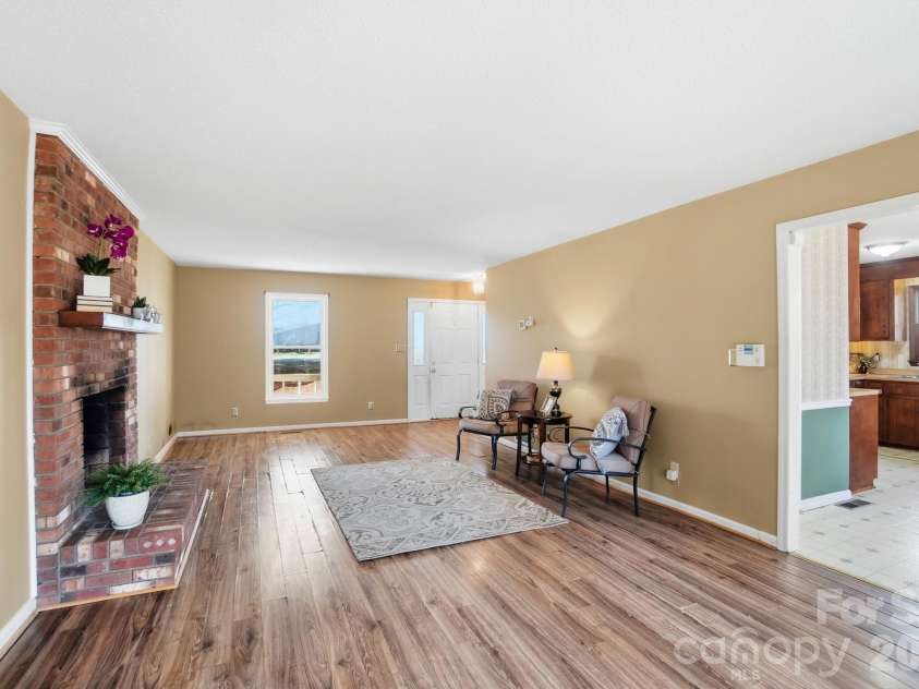 1400 Neal Hawkins Road, Gastonia, NC 28056.  MLS# CAR4337808, YatesRealty ID 6102. 