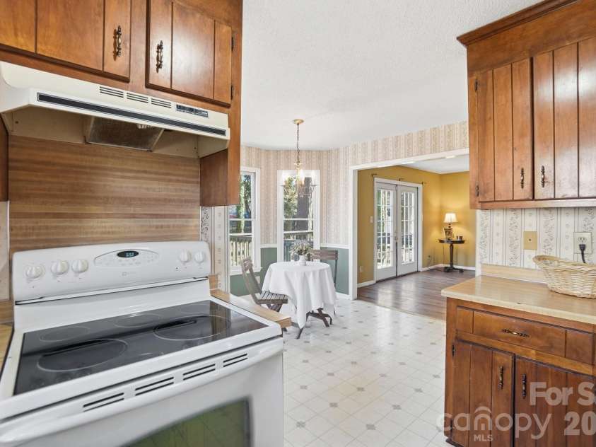1400 Neal Hawkins Road, Gastonia, NC 28056.  MLS# CAR4337808, YatesRealty ID 6102. 