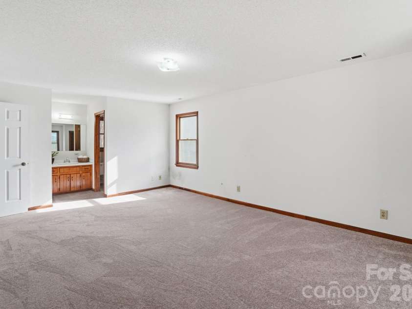 1400 Neal Hawkins Road, Gastonia, NC 28056.  MLS# CAR4337808, YatesRealty ID 6102. 