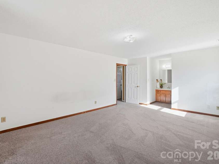 1400 Neal Hawkins Road, Gastonia, NC 28056.  MLS# CAR4337808, YatesRealty ID 6102. 