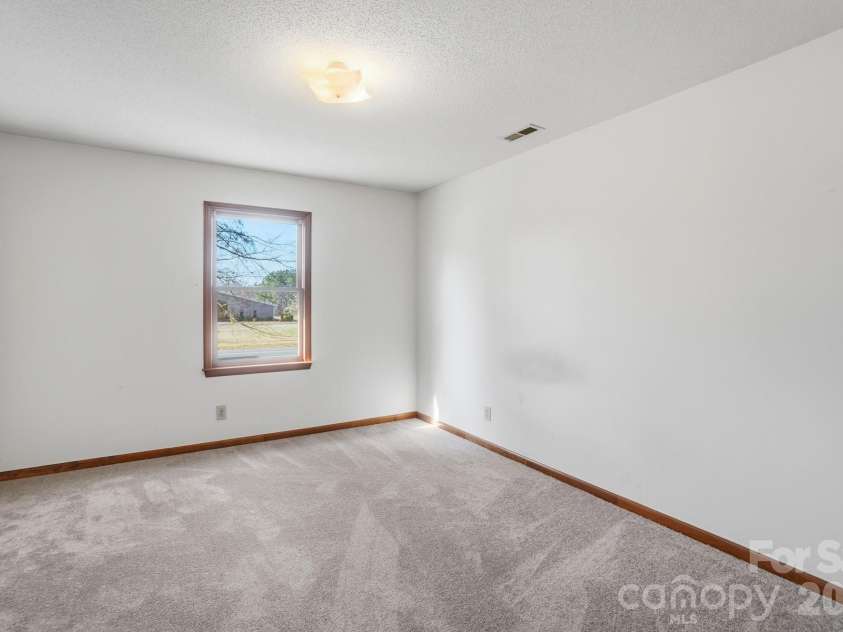 1400 Neal Hawkins Road, Gastonia, NC 28056.  MLS# CAR4337808, YatesRealty ID 6102. 