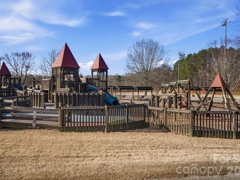 1400 Neal Hawkins Road, Gastonia, NC 28056.  MLS# CAR4337808, YatesRealty ID 6102. 