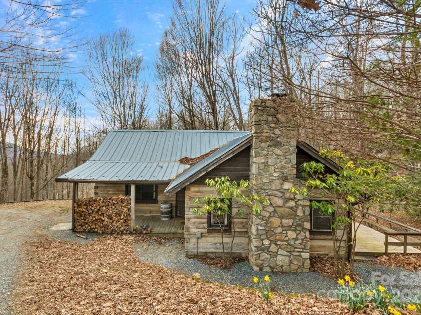 988 English Ridge Lane, Mars Hill, NC 28754.  MLS# CAR4235655, YatesRealty ID 6102. 