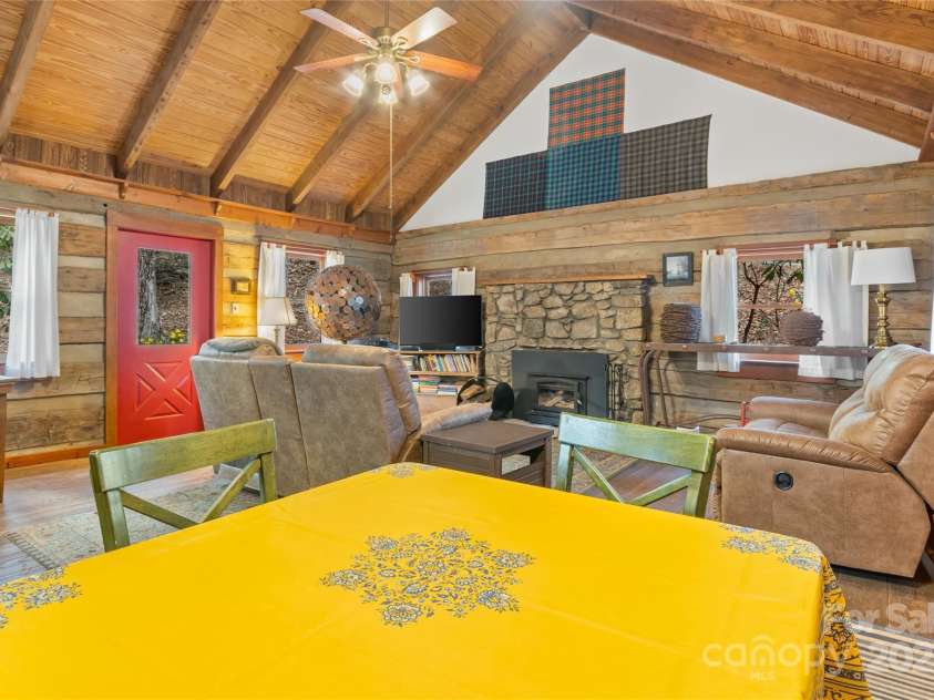 988 English Ridge Lane, Mars Hill, NC 28754.  MLS# CAR4235655, YatesRealty ID 6102. 