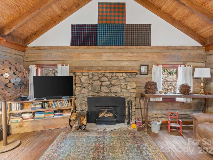 988 English Ridge Lane, Mars Hill, NC 28754.  MLS# CAR4235655, YatesRealty ID 6102. 