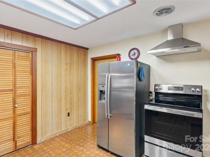 988 English Ridge Lane, Mars Hill, NC 28754.  MLS# CAR4235655, YatesRealty ID 6102. 