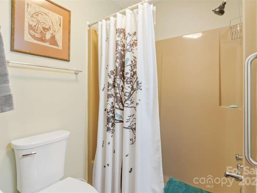 988 English Ridge Lane, Mars Hill, NC 28754.  MLS# CAR4235655, YatesRealty ID 6102. 