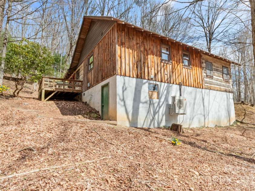 988 English Ridge Lane, Mars Hill, NC 28754.  MLS# CAR4235655, YatesRealty ID 6102. 