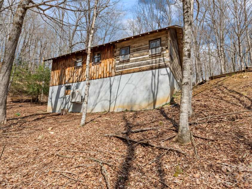 988 English Ridge Lane, Mars Hill, NC 28754.  MLS# CAR4235655, YatesRealty ID 6102. 