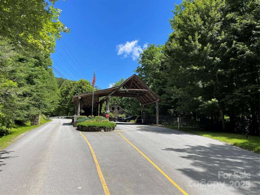 988 English Ridge Lane, Mars Hill, NC 28754.  MLS# CAR4235655, YatesRealty ID 6102. 