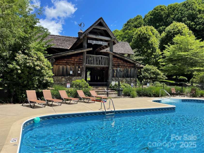 988 English Ridge Lane, Mars Hill, NC 28754.  MLS# CAR4235655, YatesRealty ID 6102. 