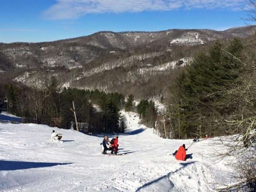 988 English Ridge Lane, Mars Hill, NC 28754.  MLS# CAR4235655, YatesRealty ID 6102. 