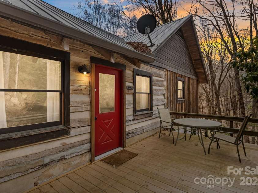 988 English Ridge Lane, Mars Hill, NC 28754.  MLS# CAR4235655, YatesRealty ID 6102. 