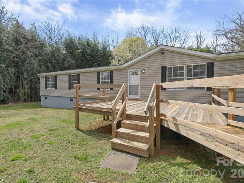 248 Mulberry Park Road, North Wilkesboro, NC 28659.  MLS# CAR4361057, YatesRealty ID 6103. 