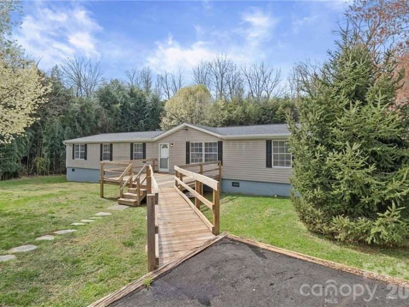 248 Mulberry Park Road, North Wilkesboro, NC 28659.  MLS# CAR4361057, YatesRealty ID 6103. 