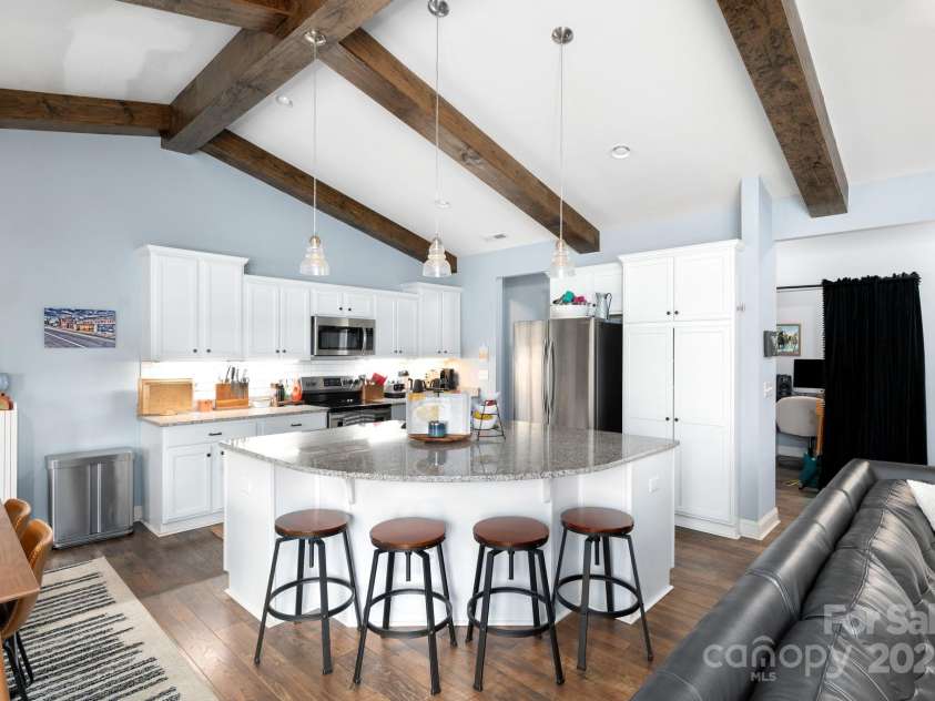 155 Parker Road, Asheville, NC 28805.  MLS# CAR4233111, YatesRealty ID 6104. Breakfast Bar