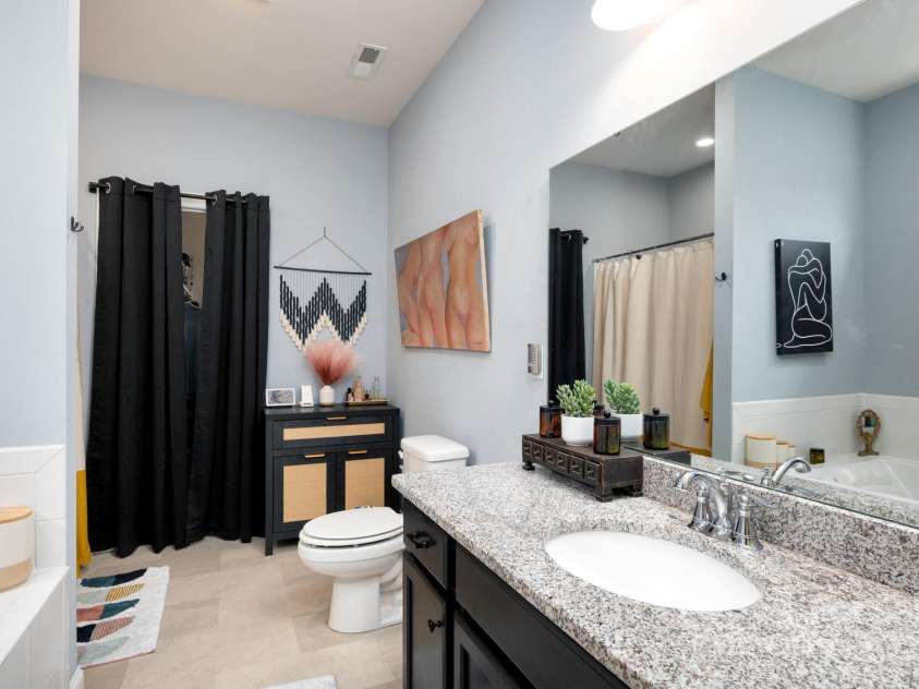155 Parker Road, Asheville, NC 28805.  MLS# CAR4233111, YatesRealty ID 6104. Ensuite Bathroom