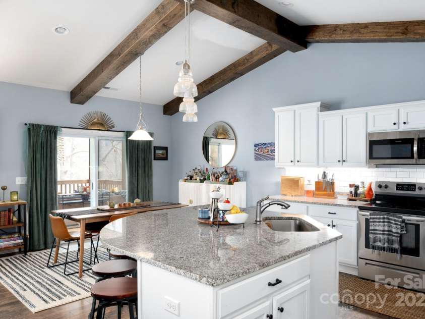 155 Parker Road, Asheville, NC 28805.  MLS# CAR4233111, YatesRealty ID 6104. Large Kitchen