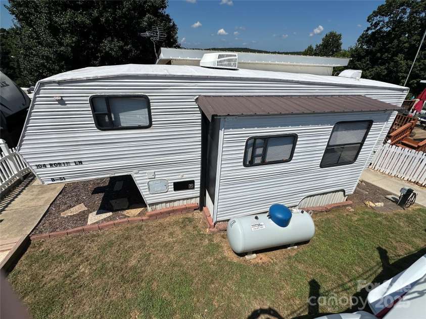 104 Robin Lane, New London, NC 28127.  MLS# CAR4284613, YatesRealty ID 6105. 