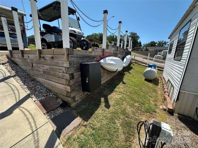 104 Robin Lane, New London, NC 28127.  MLS# CAR4284613, YatesRealty ID 6105. 