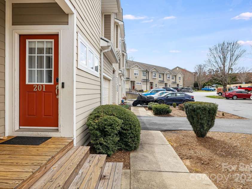 64 Foxden Drive, Fletcher, NC 28732.  MLS# CAR4277862, YatesRealty ID 6106. 