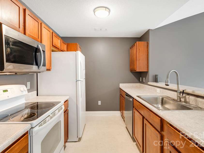 64 Foxden Drive, Fletcher, NC 28732.  MLS# CAR4277862, YatesRealty ID 6106. 