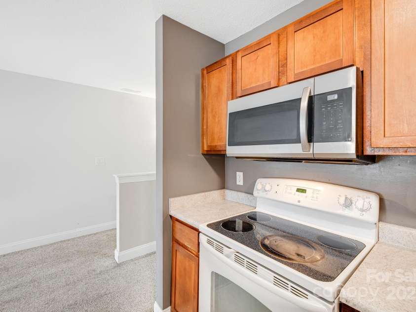 64 Foxden Drive, Fletcher, NC 28732.  MLS# CAR4277862, YatesRealty ID 6106. 