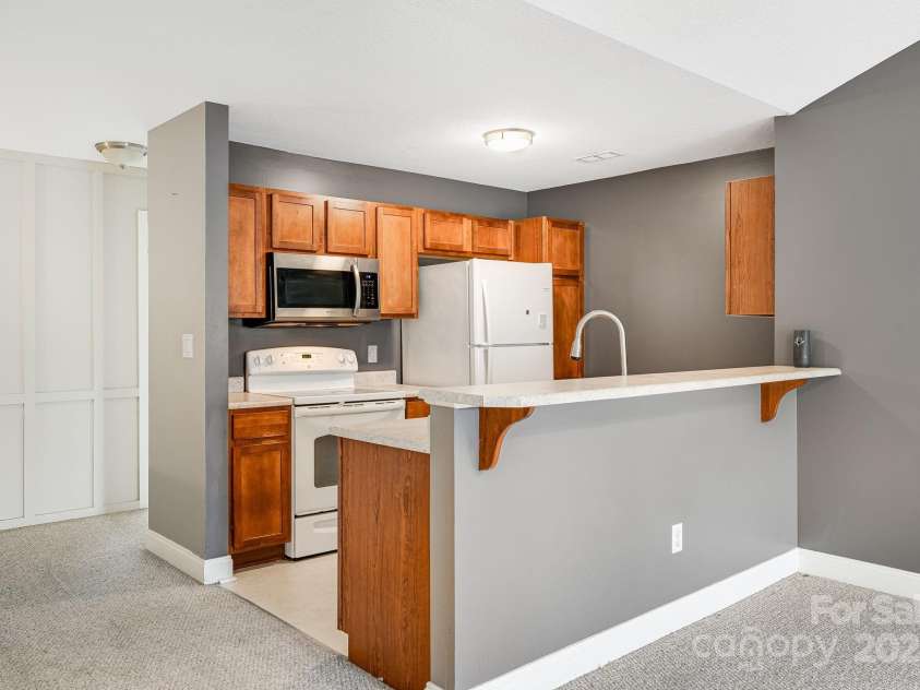 64 Foxden Drive, Fletcher, NC 28732.  MLS# CAR4277862, YatesRealty ID 6106. 