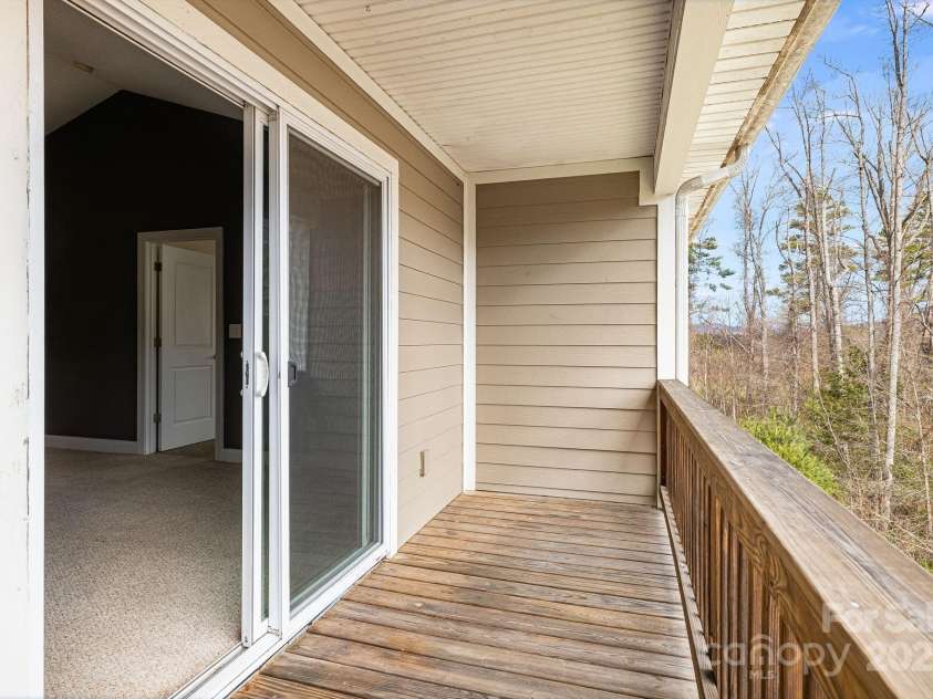 64 Foxden Drive, Fletcher, NC 28732.  MLS# CAR4277862, YatesRealty ID 6106. 