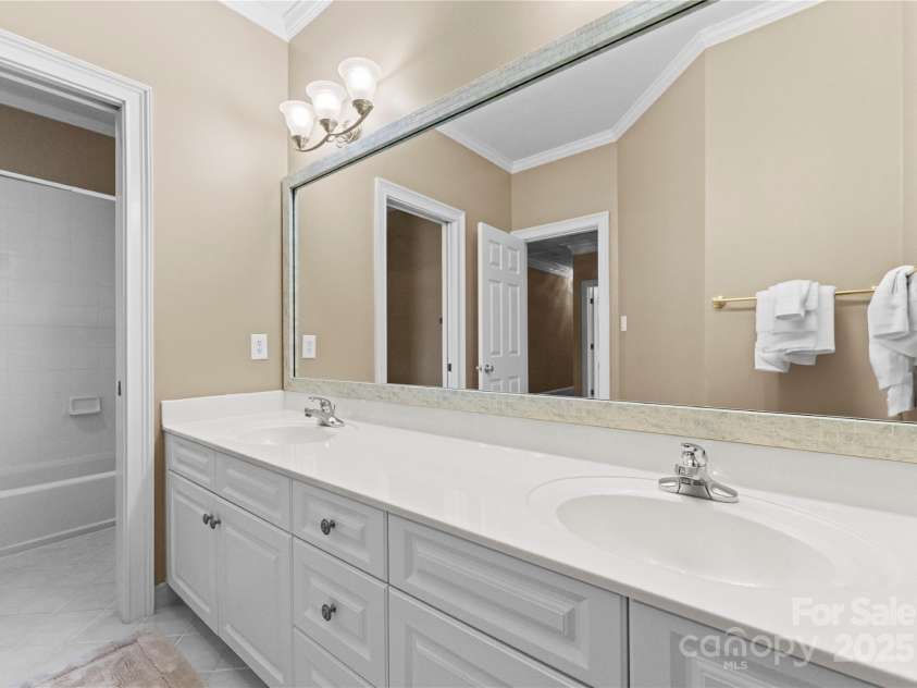 10809 Wicklow Brook Court, Charlotte, NC 28277.  MLS# CAR4241540, YatesRealty ID 6107. 