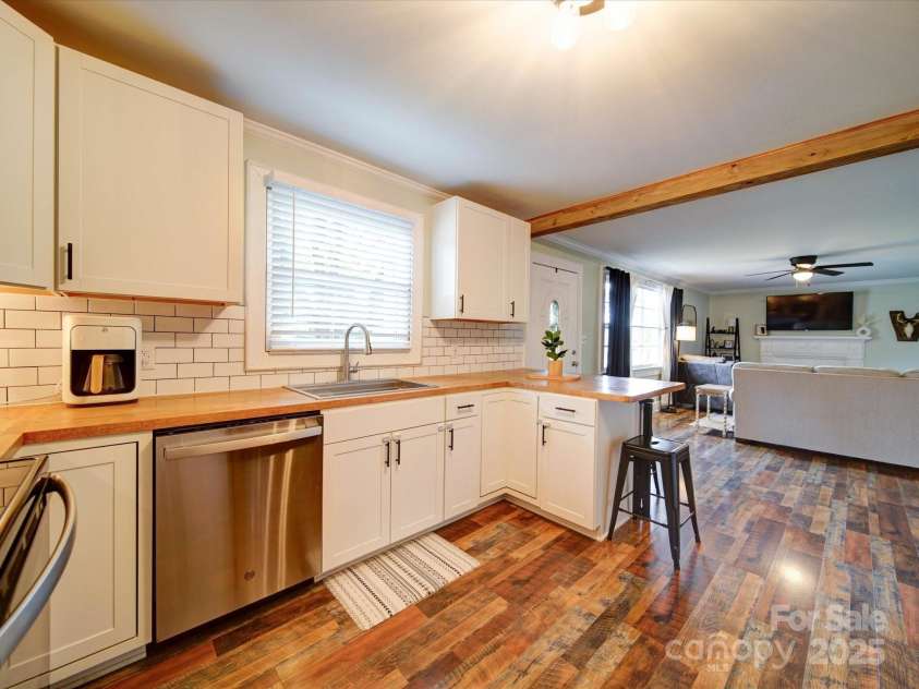 8475 NC 49 Highway, Mount Pleasant, NC 28124.  MLS# CAR4246610, YatesRealty ID 6109. Kitchen to Living Room