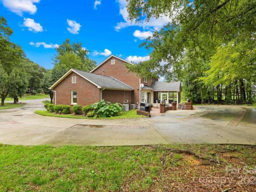 3000 Abingdon Avenue, Monroe, NC 28110.  MLS# CAR4294988, YatesRealty ID 611. 