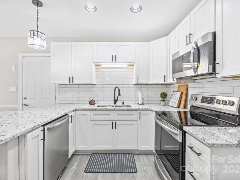 3000 Abingdon Avenue, Monroe, NC 28110.  MLS# CAR4294988, YatesRealty ID 611. 