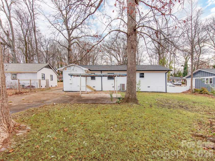 2025 Birchcrest Drive, Charlotte, NC 28205.  MLS# CAR4355649, YatesRealty ID 6110. 