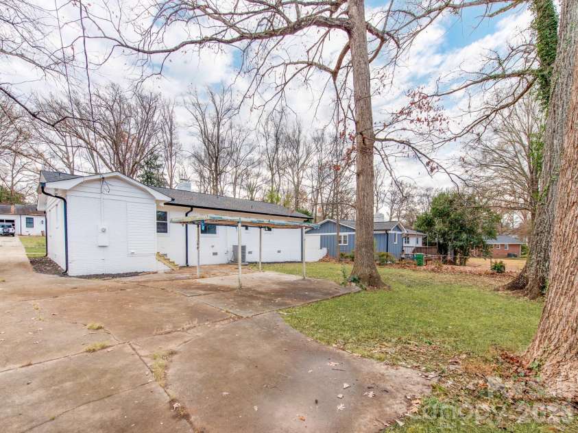 2025 Birchcrest Drive, Charlotte, NC 28205.  MLS# CAR4355649, YatesRealty ID 6110. 