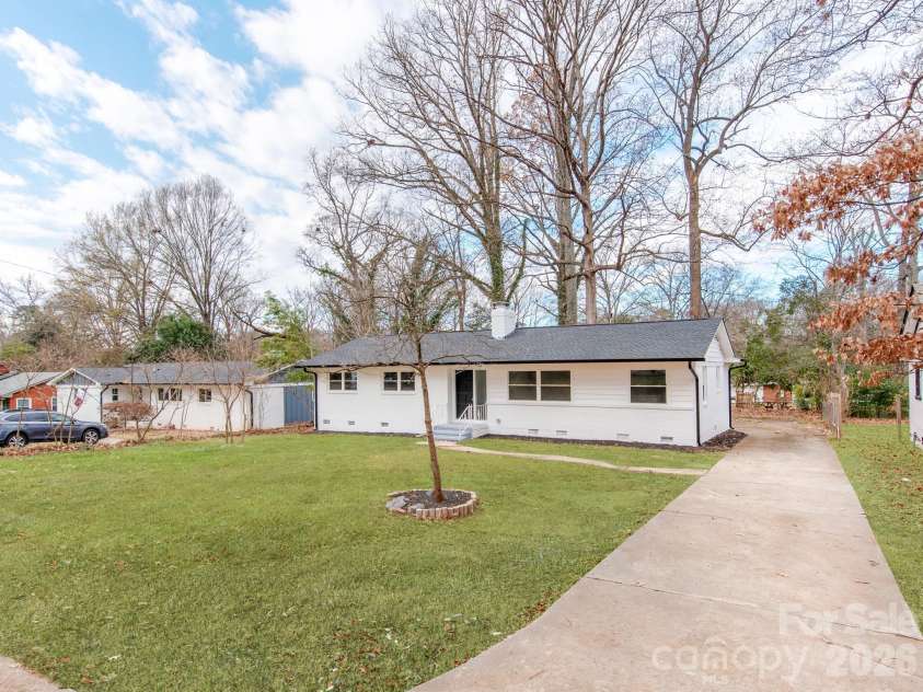 2025 Birchcrest Drive, Charlotte, NC 28205.  MLS# CAR4355649, YatesRealty ID 6110. 