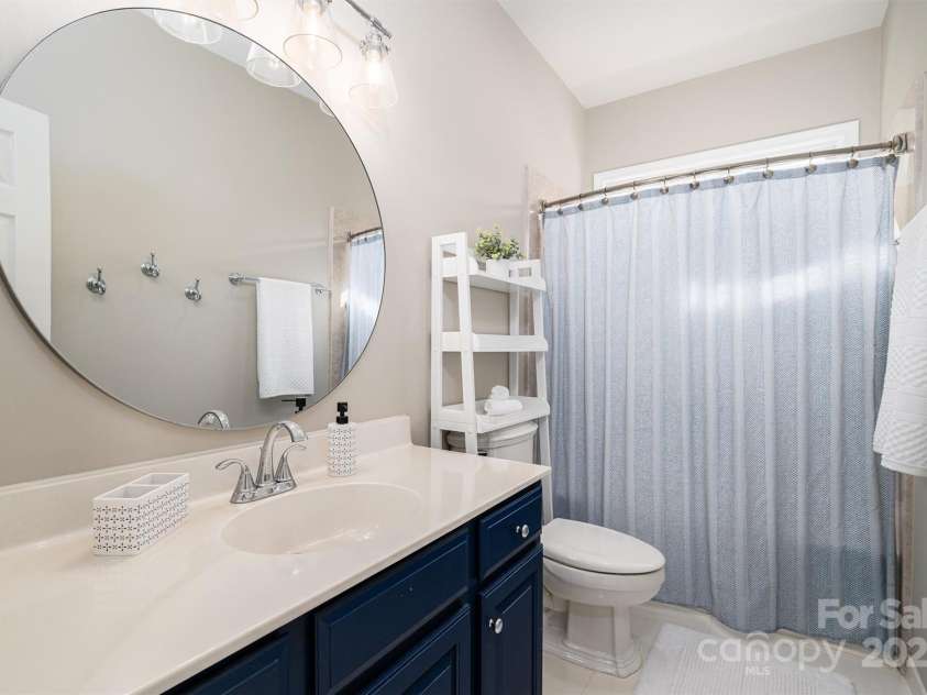 133 Castaway Trail, Mooresville, NC 28117.  MLS# CAR4216721, YatesRealty ID 6111. 2nd level Bath with painted cabinet