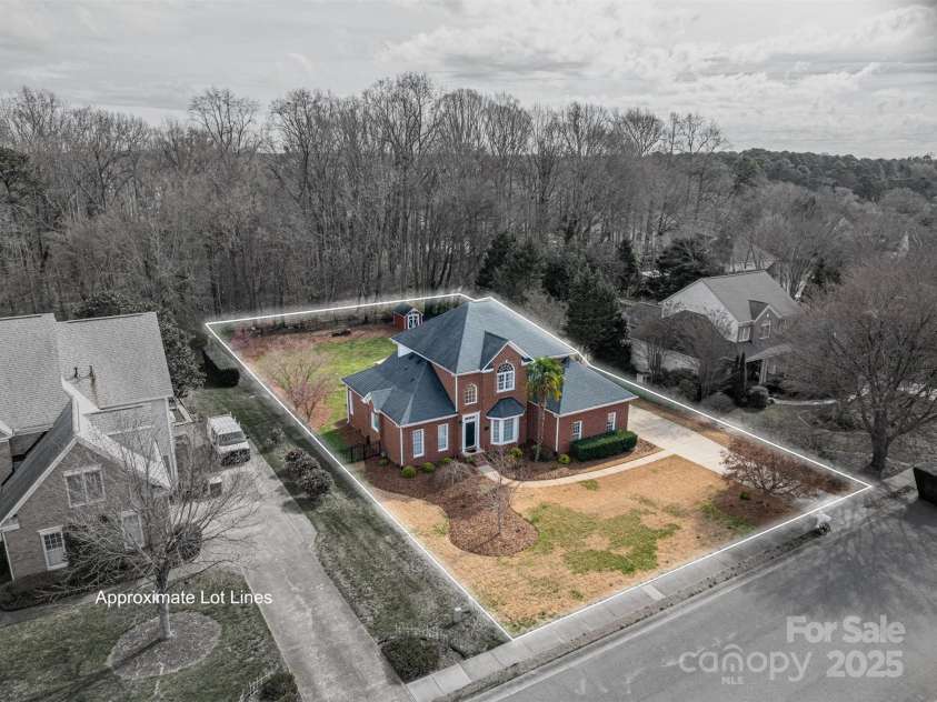 133 Castaway Trail, Mooresville, NC 28117.  MLS# CAR4216721, YatesRealty ID 6111. Approx lot lines