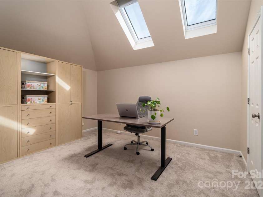 133 Castaway Trail, Mooresville, NC 28117.  MLS# CAR4216721, YatesRealty ID 6111. Bonus room/office space w/skylights