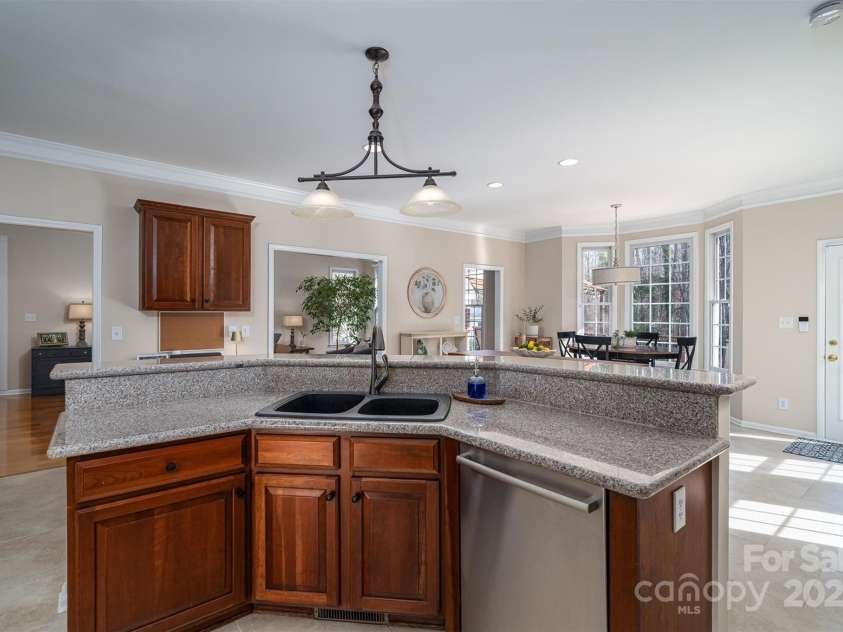 133 Castaway Trail, Mooresville, NC 28117.  MLS# CAR4216721, YatesRealty ID 6111. Breakfast bar, peninsula has room for seating